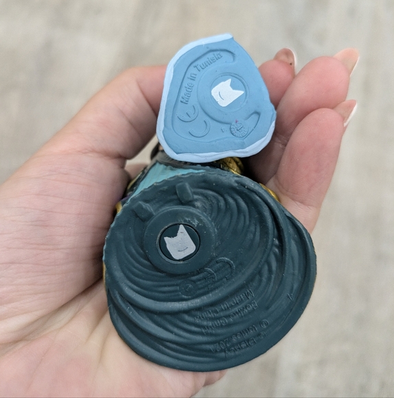 Disney Frozen Anna & Elsa Figurines - Picture 3 of 3